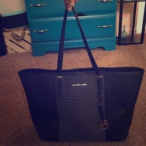 Michael Khors black leather purse